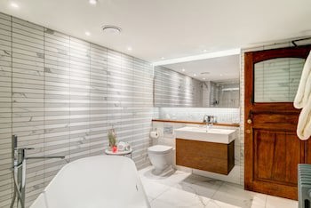Apex Temple Court Hotel