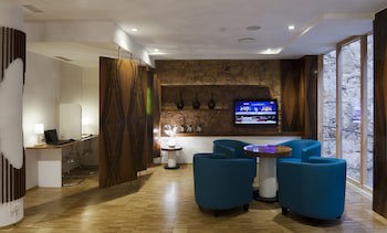 Ako Suite