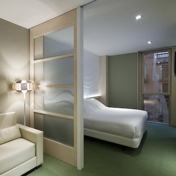 Ako Suite