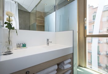 Ako Suite