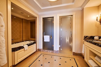 Fairmont Grand Hotel Kyiv