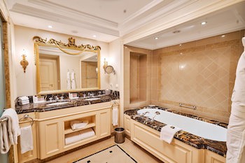 Fairmont Grand Hotel Kyiv