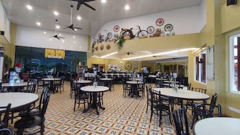 Bukit Merah Laketown Resort