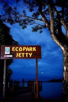 Bukit Merah Laketown Resort