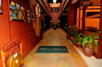 Bukit Merah Laketown Resort
