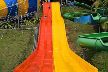 Bukit Merah Laketown Resort