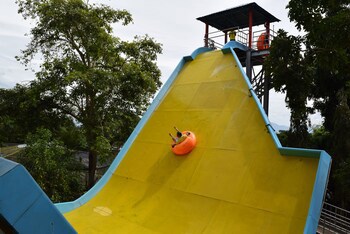 Bukit Merah Laketown Resort