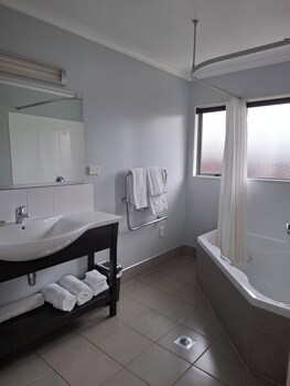 Aveda Motor Lodge