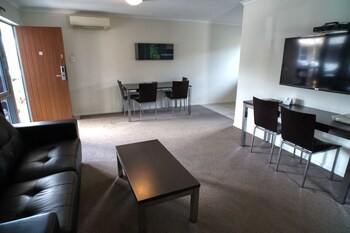 Aveda Motor Lodge