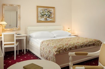Alqush Downtown Hotel
