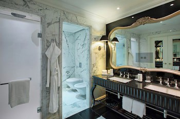 Four Seasons Hotel Baku