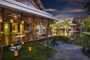 Crystals Beach Resort Belle Mare, A Member Of Radisson Individuals