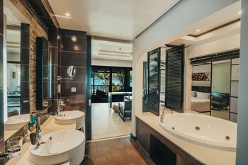 Crystals Beach Resort Belle Mare, A Member Of Radisson Individuals