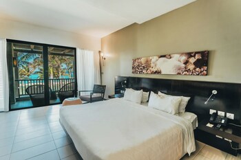 Crystals Beach Resort Belle Mare, A Member Of Radisson Individuals
