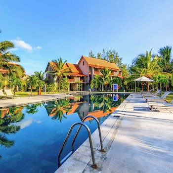 Crystals Beach Resort Belle Mare, A Member Of Radisson Individuals