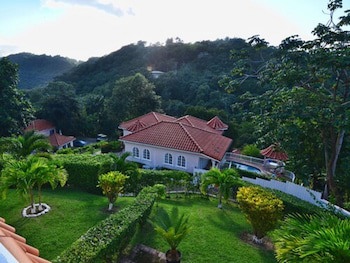 Tropical Lagoon Resort