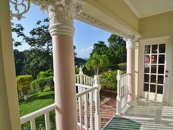 Tropical Lagoon Resort