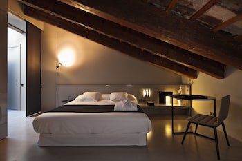 Caro Hotel