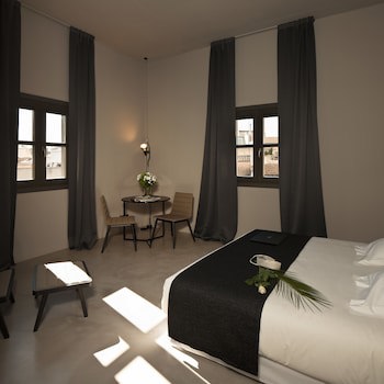 Caro Hotel