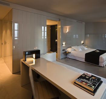 Caro Hotel