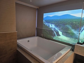 Dragonfly Hotel - The Art Hotel