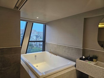 Dragonfly Hotel - The Art Hotel