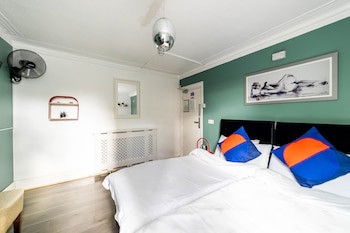 Book A Bed Hostel (Adults Only)