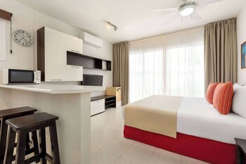 Wyndham Residences Golf Del Sur