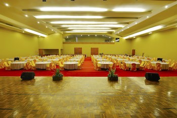 100 Sunset Hotel