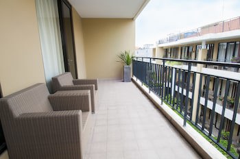 100 Sunset Hotel
