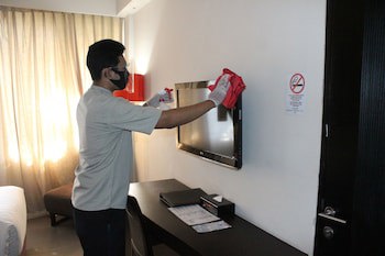 100 Sunset Hotel