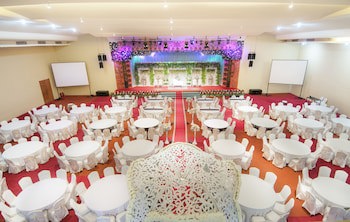100 Sunset Hotel