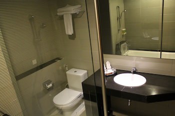 100 Sunset Hotel