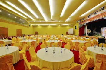 100 Sunset Hotel