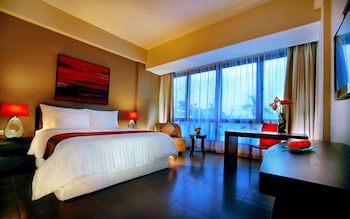 100 Sunset Hotel