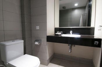 100 Sunset Hotel