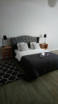 Blooms Inn & Apartments