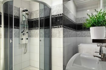 Blooms Inn & Apartments
