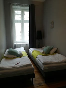Blooms Inn & Apartments