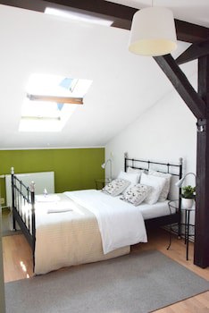 Blooms Inn & Apartments