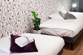 Blooms Inn & Apartments
