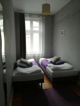 Blooms Inn & Apartments