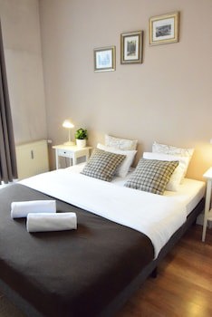 Blooms Inn & Apartments