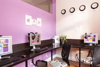 Blooms Inn & Apartments