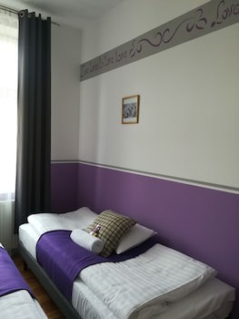 Blooms Inn & Apartments