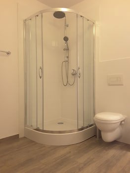 Blooms Inn & Apartments