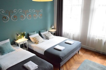 Blooms Inn & Apartments