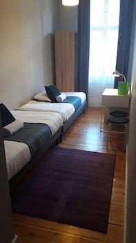Blooms Inn & Apartments