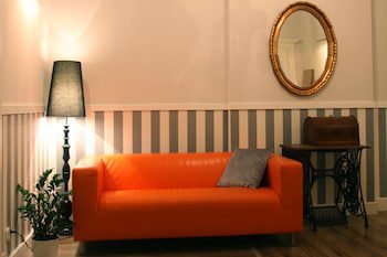 Blooms Inn & Apartments