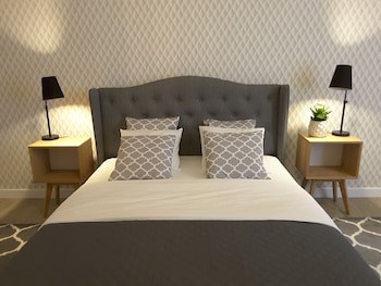 Blooms Inn & Apartments